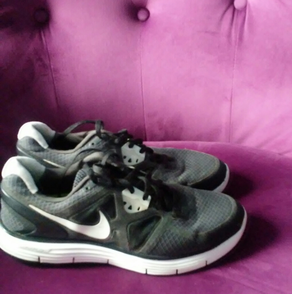 Nike - Picture 2 of 2